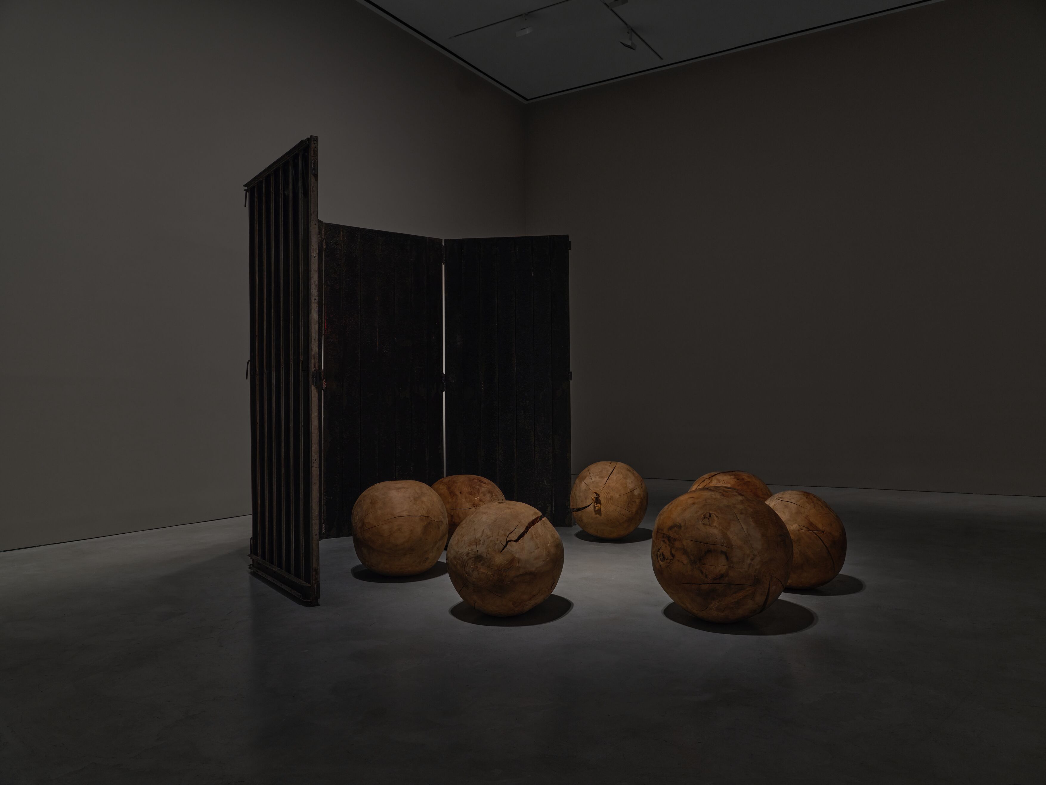 Louise Bourgeois, Gathering Wool at Hauser & Wirth, photo 6