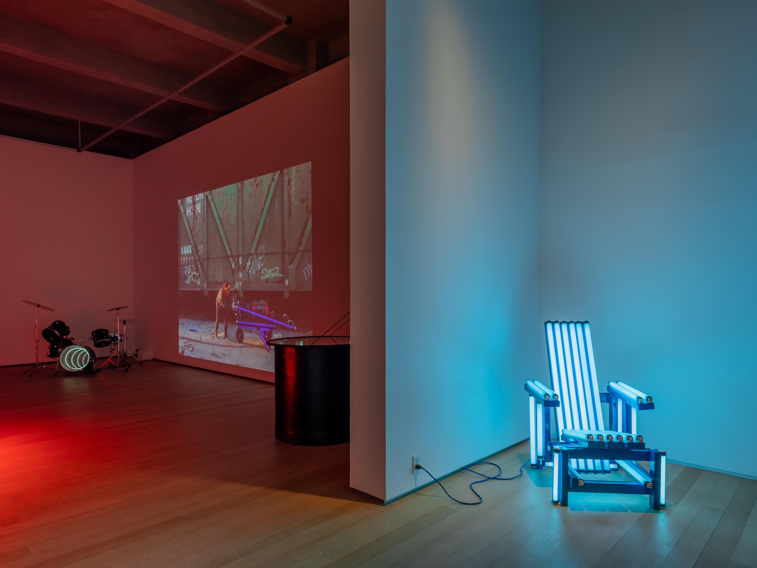 Iván Navarro, Light Years at Templon, photo 3