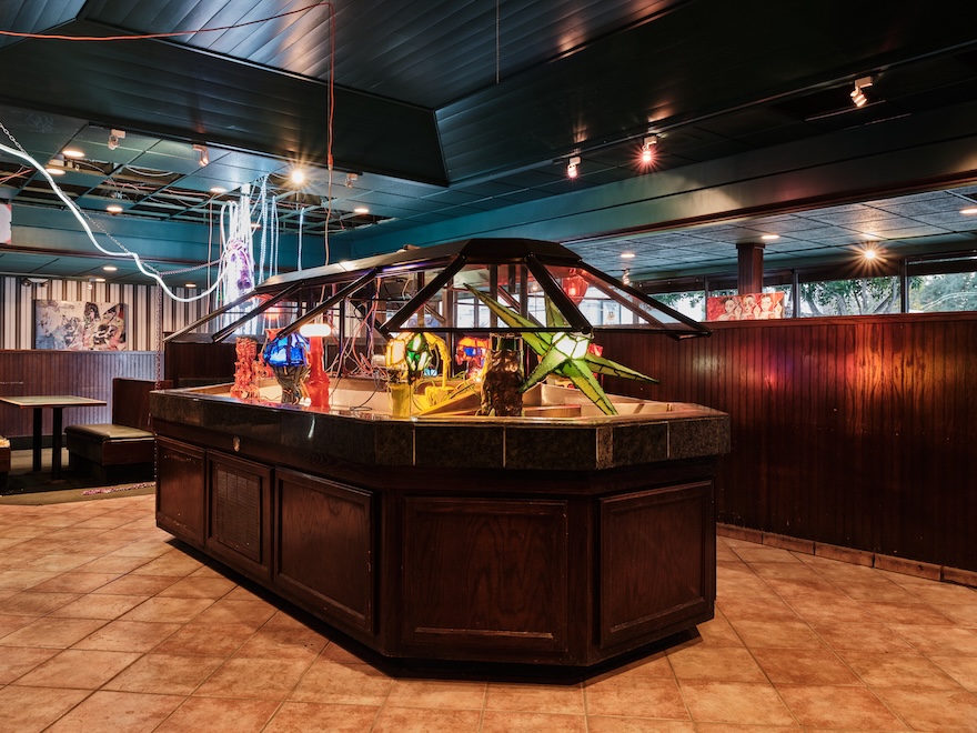 Sizzler, image 2 of 14