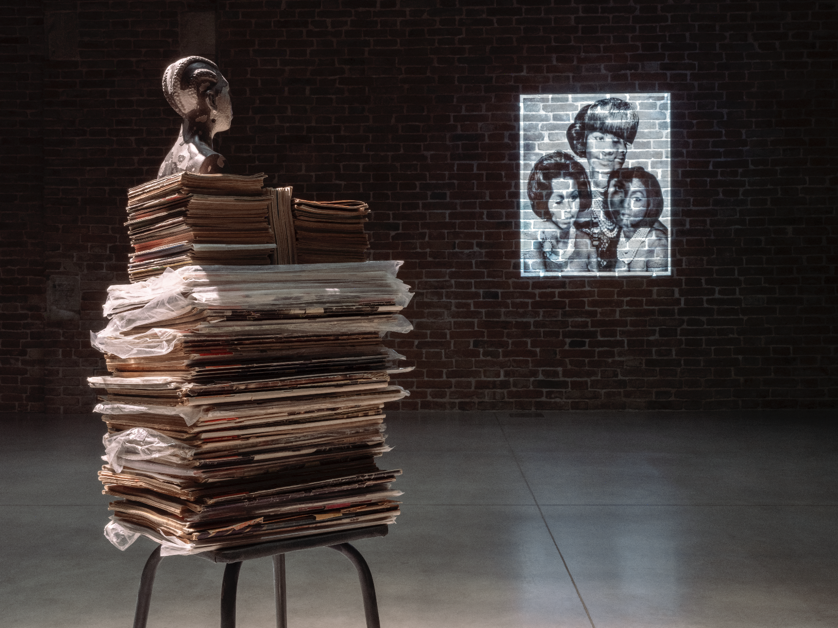 Lorna Simpson, Third Person at Punta della Dogana, photo 5