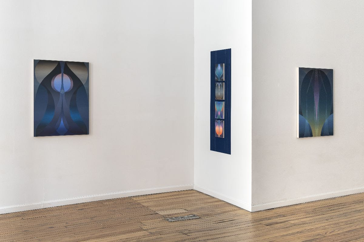 Minako Iwamura, image 2 of 7