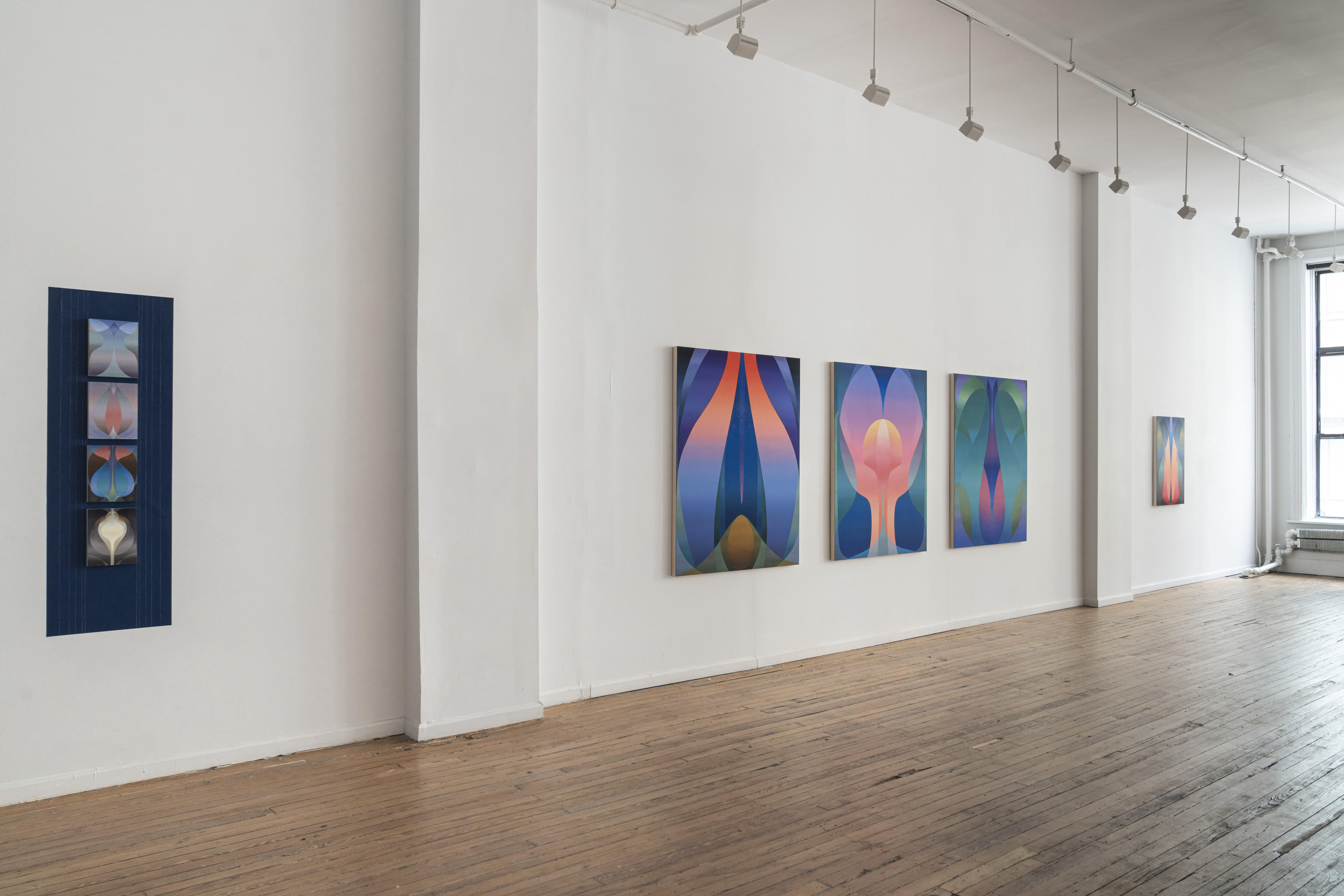 Minako Iwamura, image 5 of 7