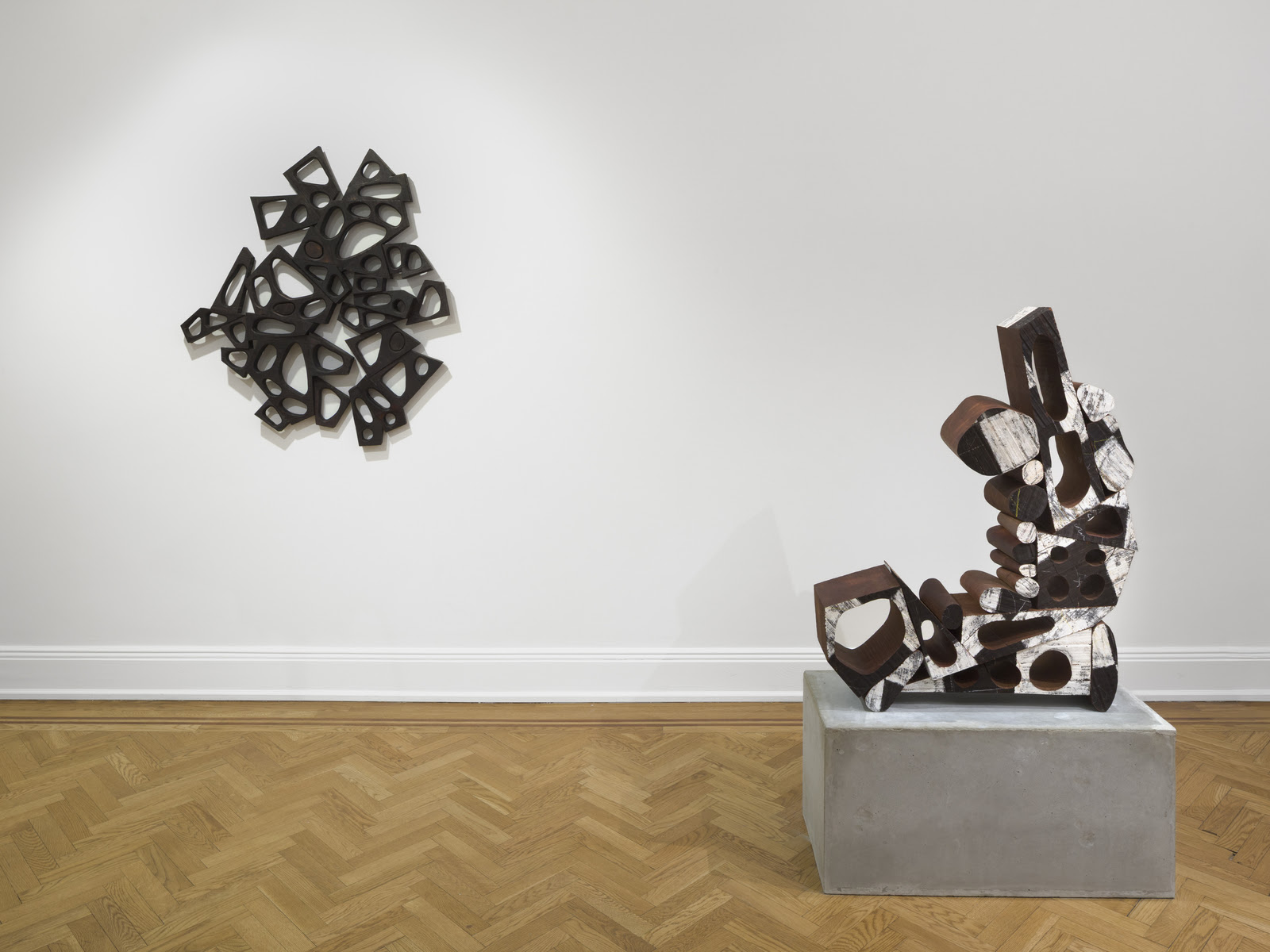Mel Kendrick, Tilt at David Nolan, photo 2