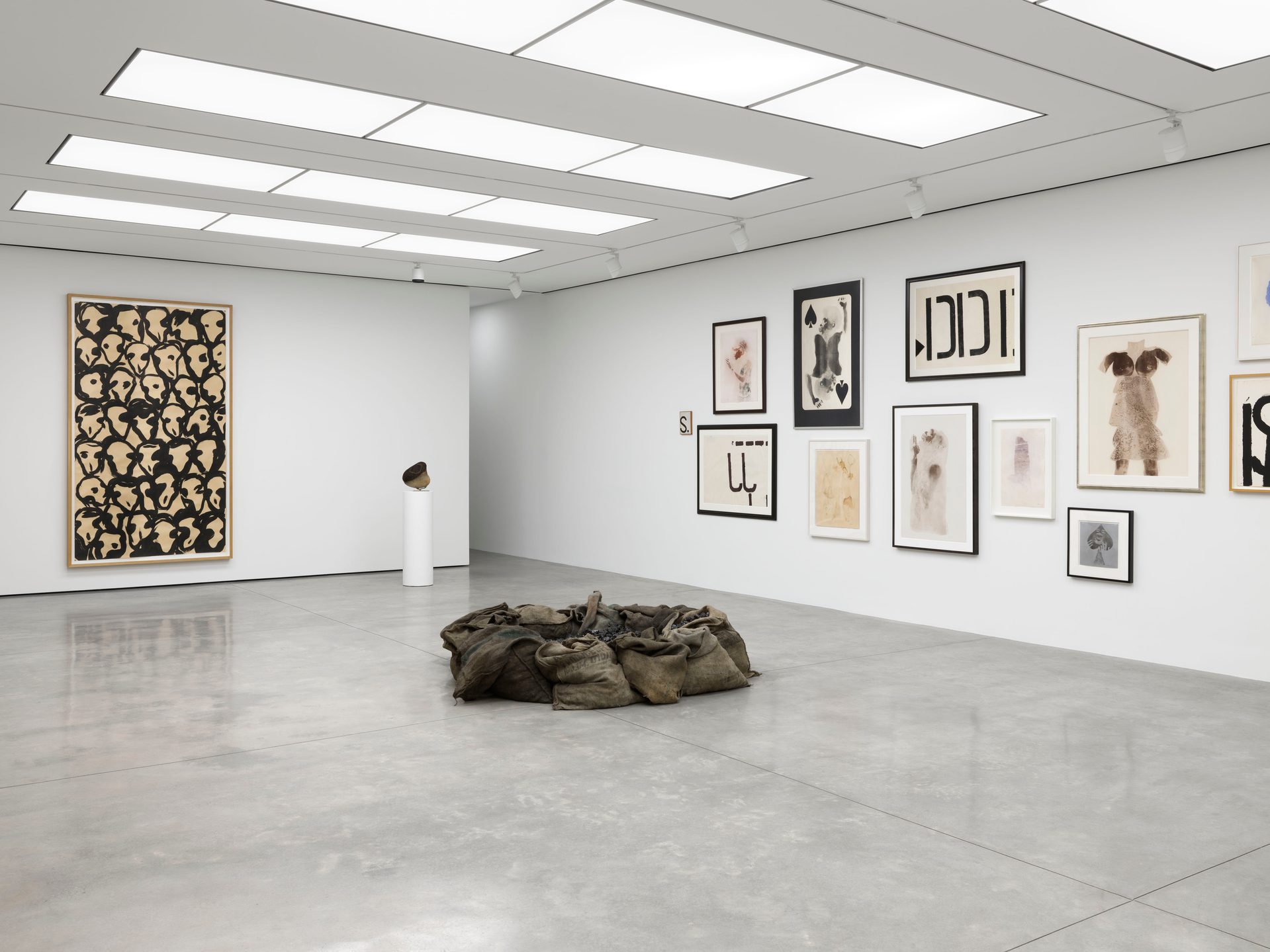 David Hammons & Jannis Kounellis, David Hammons & Jannis Kounellis at White Cube, photo 7