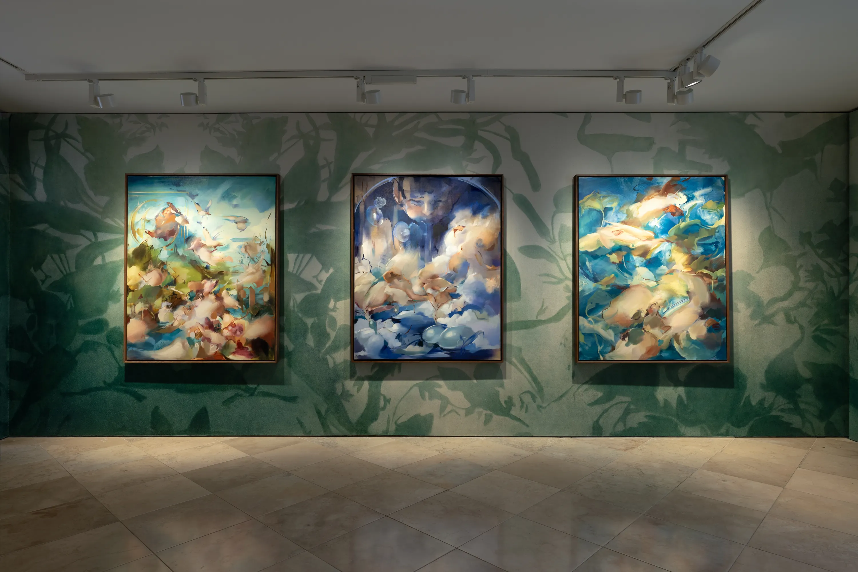 Flora Yukhnovich, Egg at Victoria Miro, photo 2