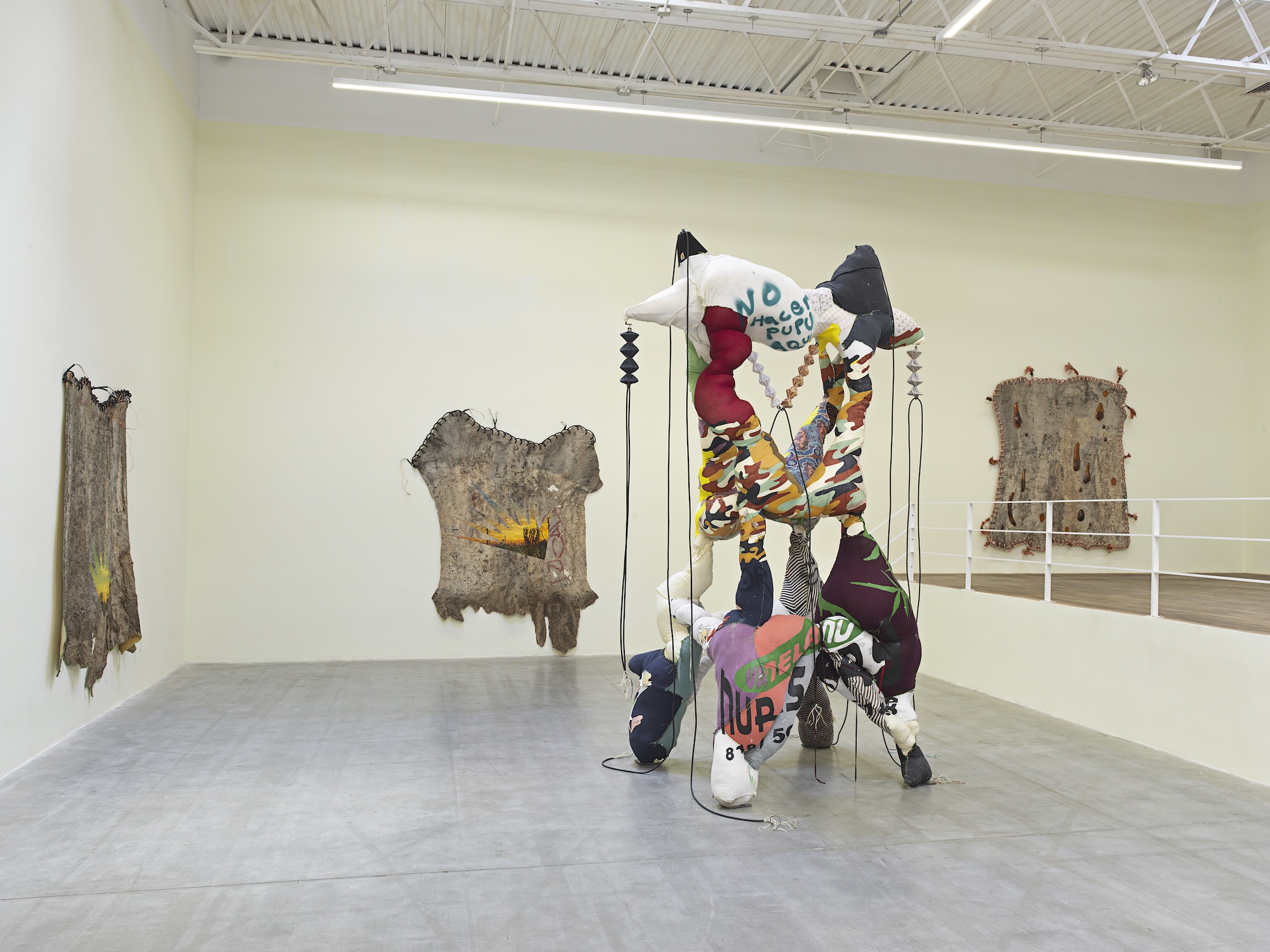 Eddie R. Aparicio, Rubberneckers at Jeffrey Deitch, photo 4