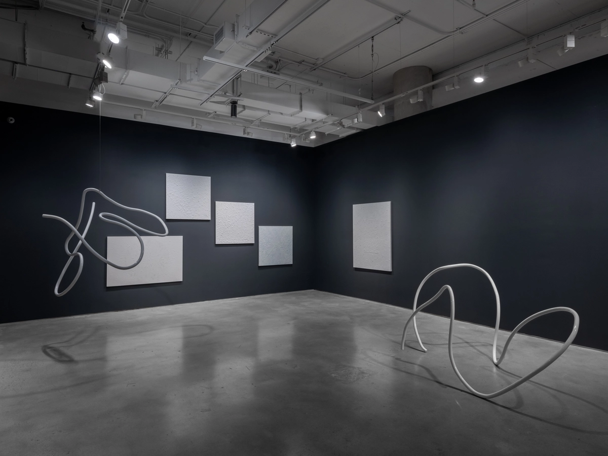 Tomie Ohtake, The Ultimate Works at Nara Roesler, photo 2