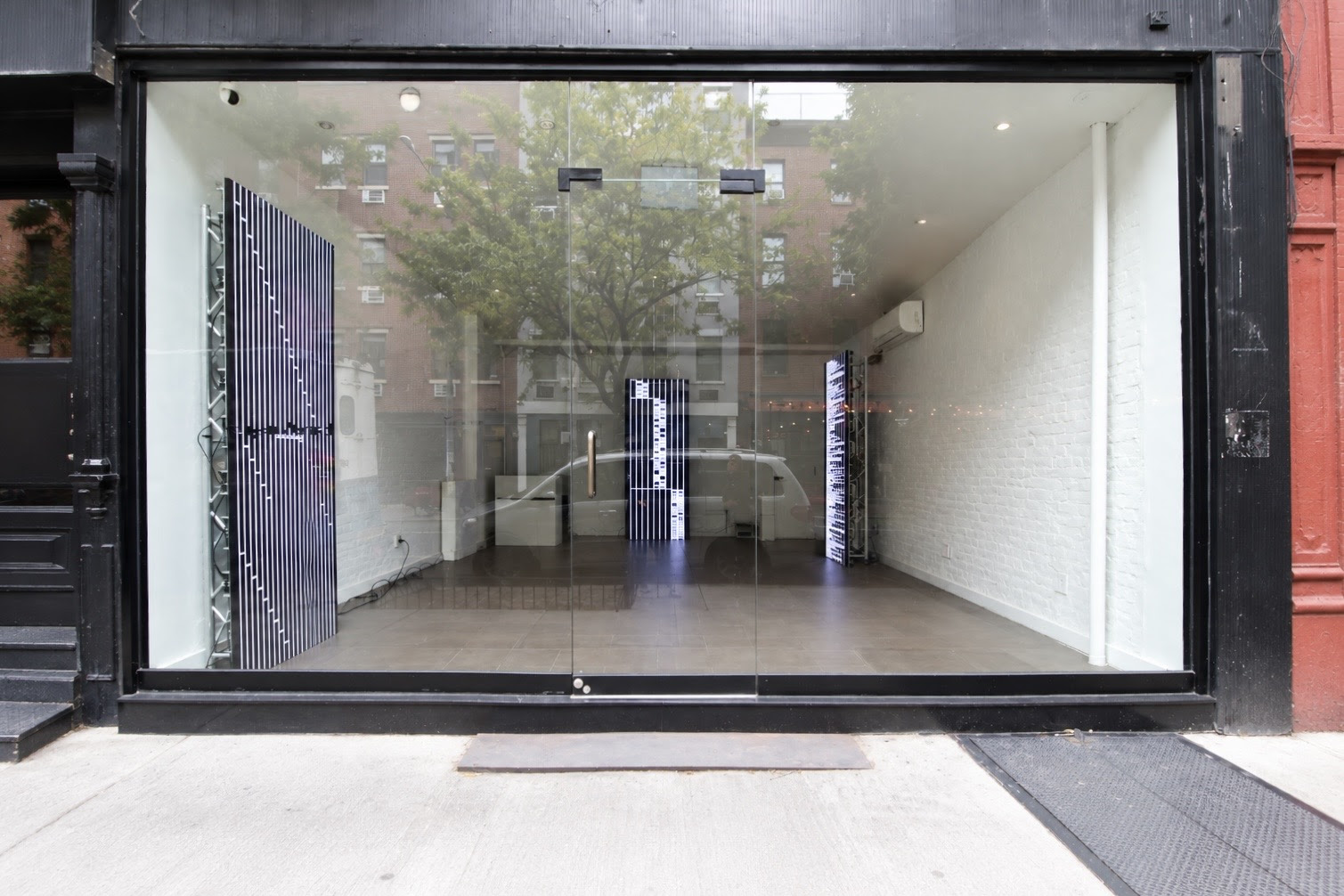 0xfff, 1 Billion Dollar Show at Nguyen Wahed, photo 2